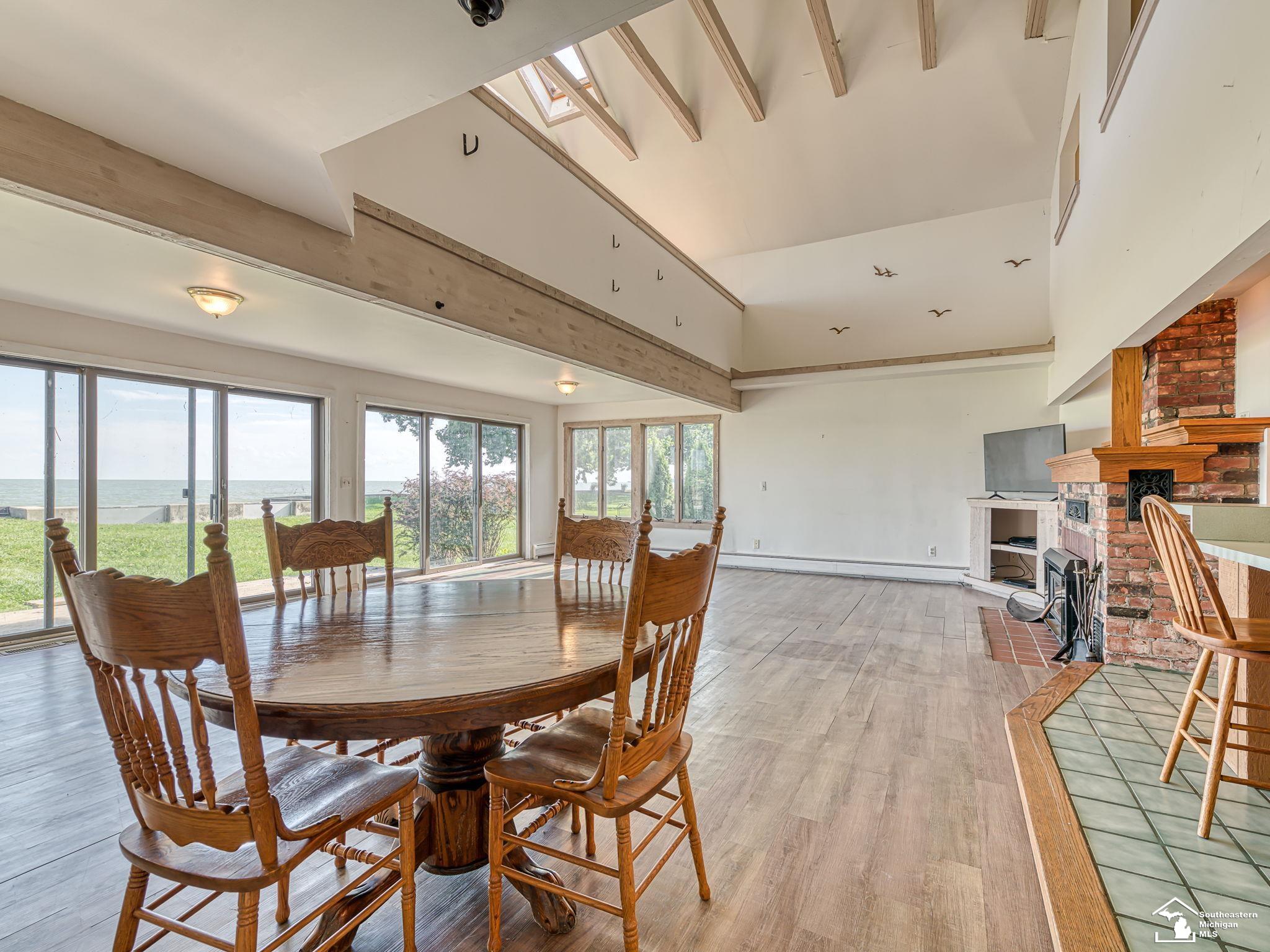 3360 Lakeshore Drive