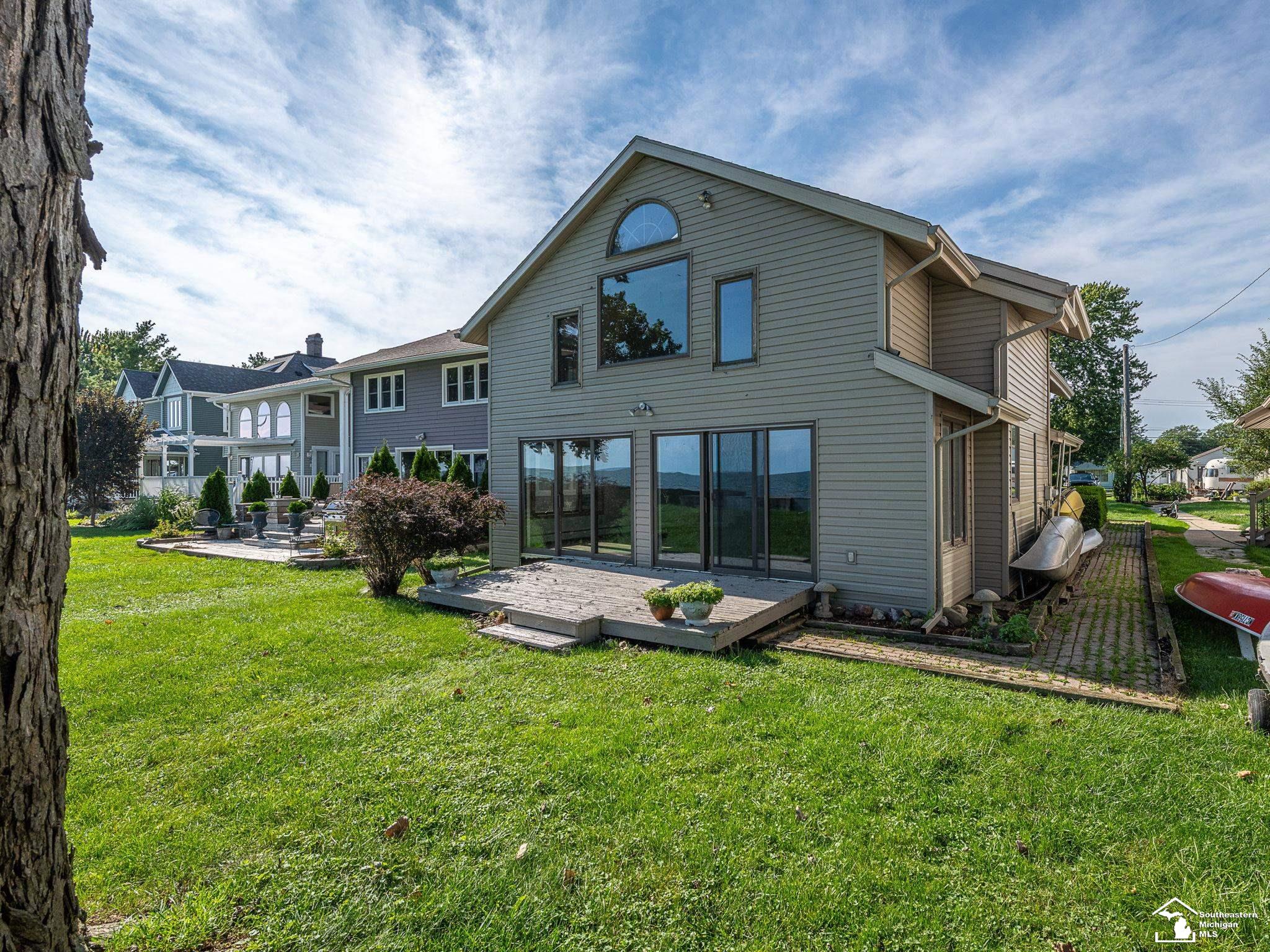 3360 Lakeshore Drive
