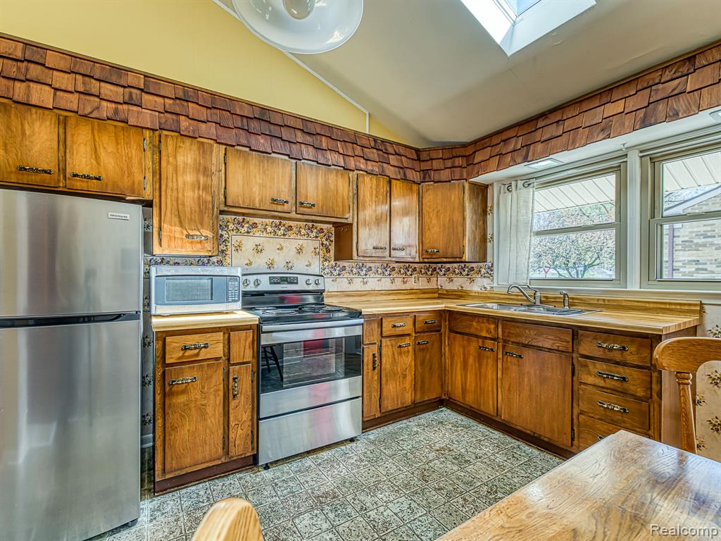 1335 Spencer Place