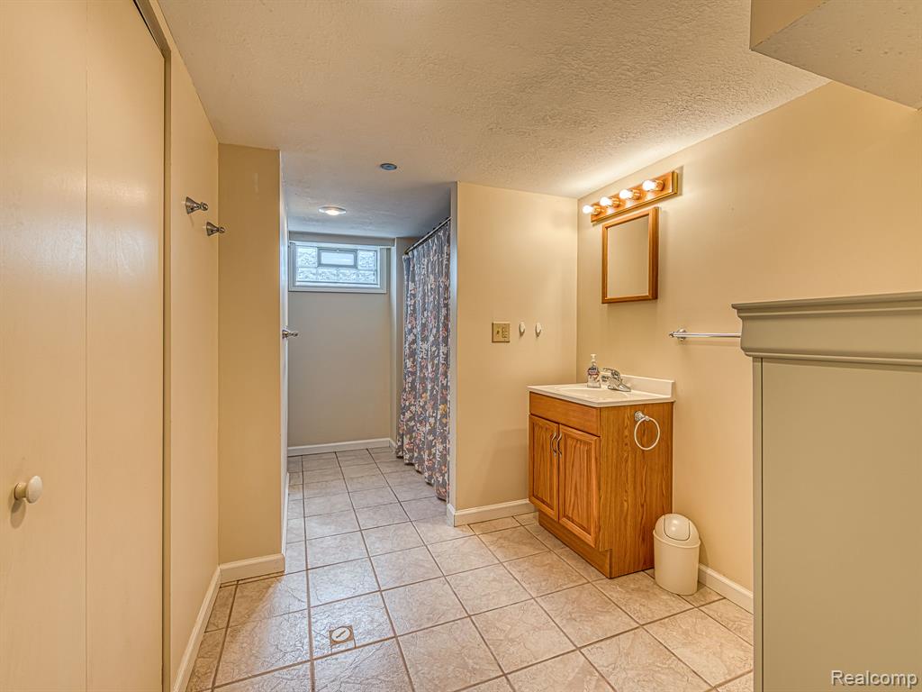 1335 Spencer Place