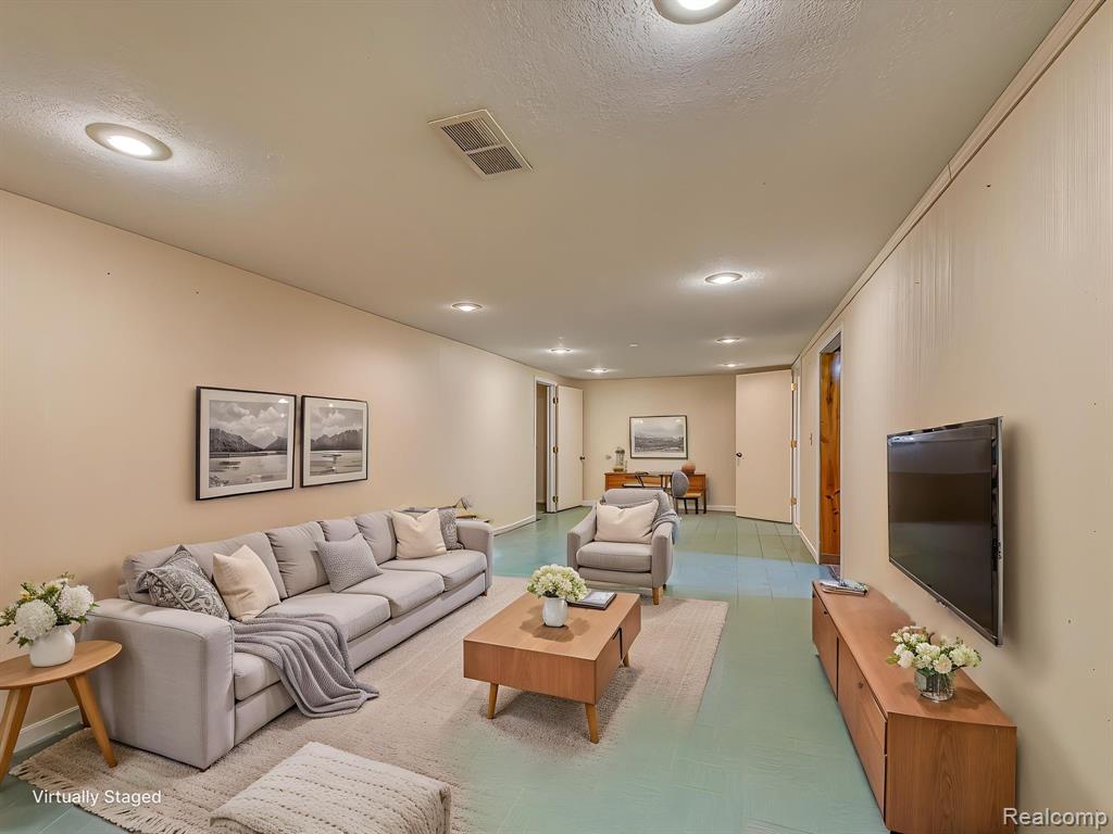 1335 Spencer Place