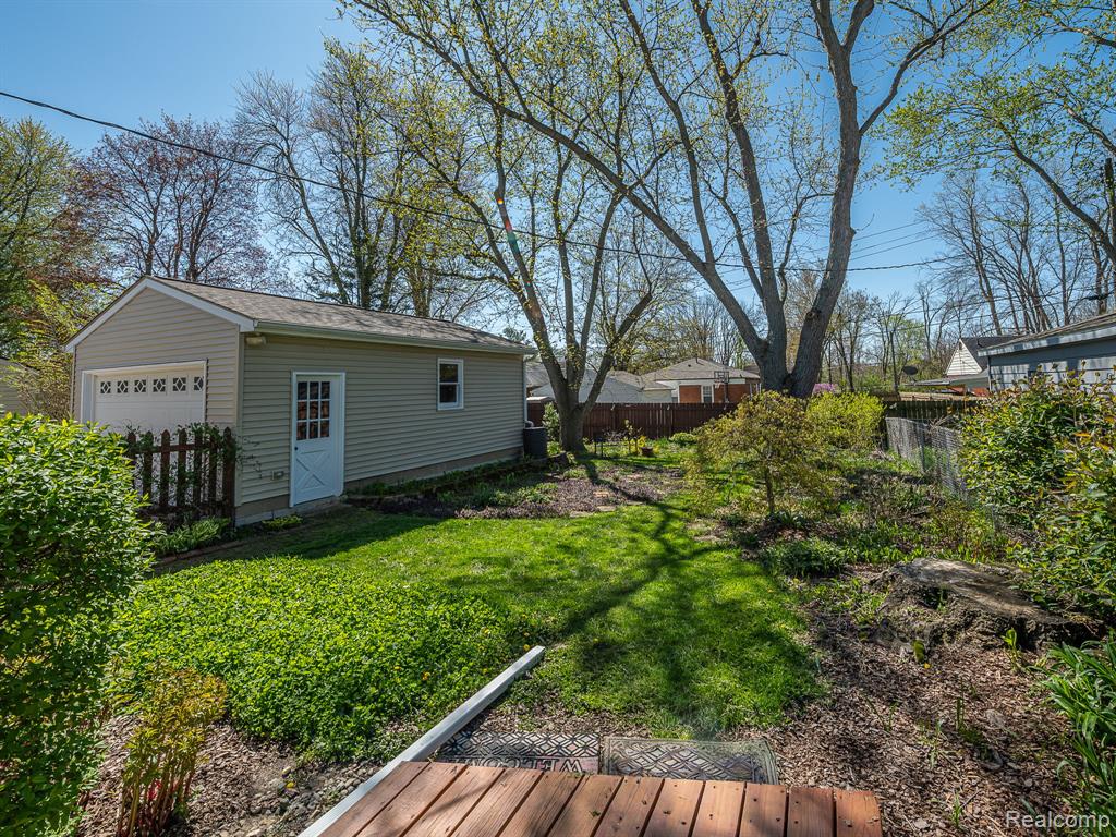 1335 Spencer Place