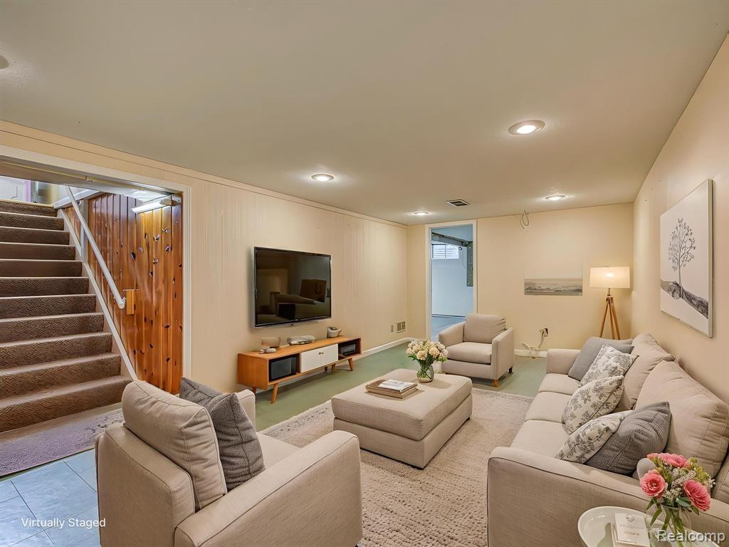 1335 Spencer Place