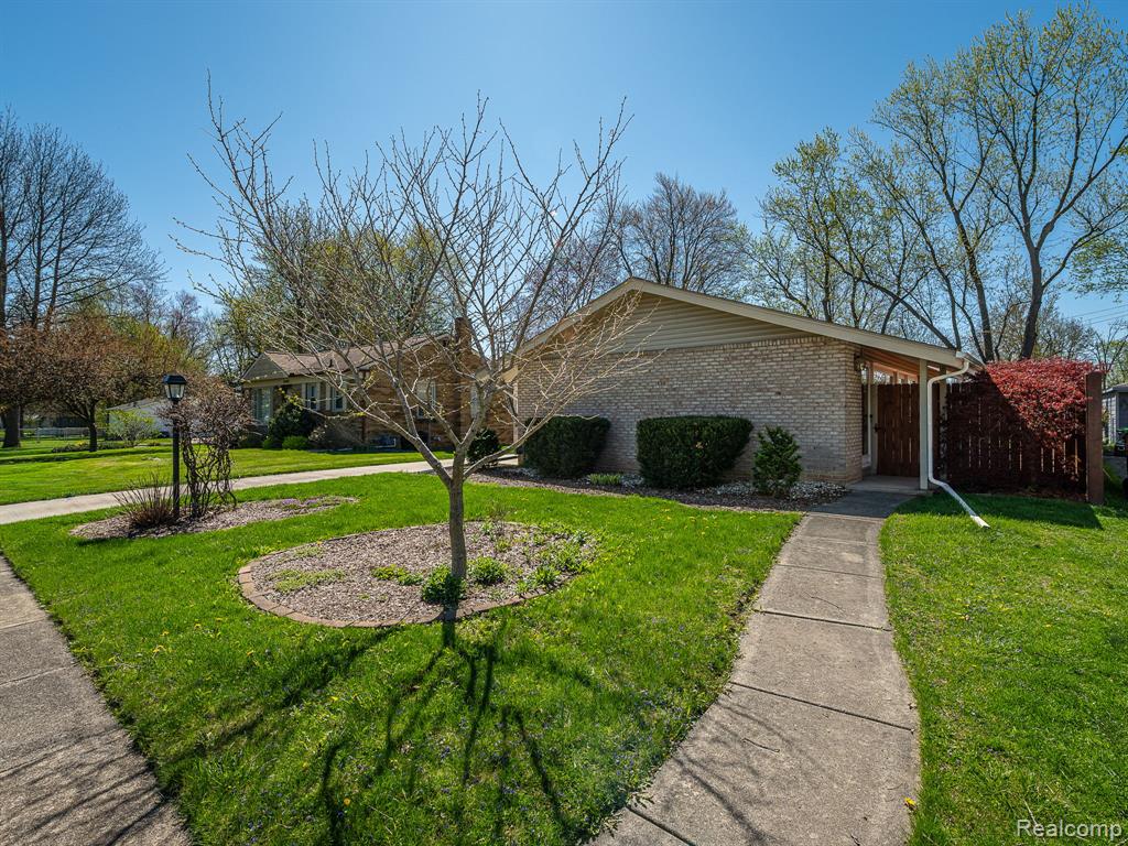 1335 Spencer Place