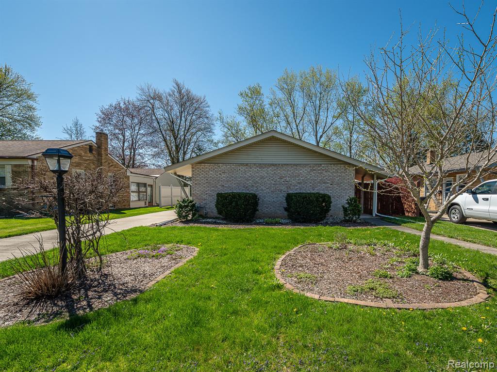 1335 Spencer Place
