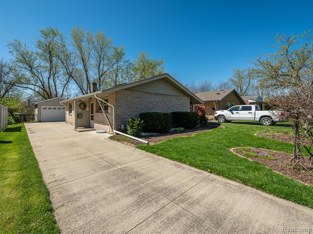 1335 Spencer Place