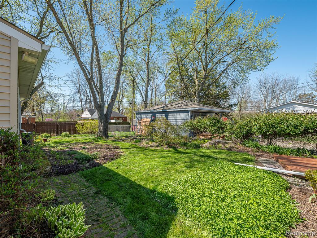 1335 Spencer Place