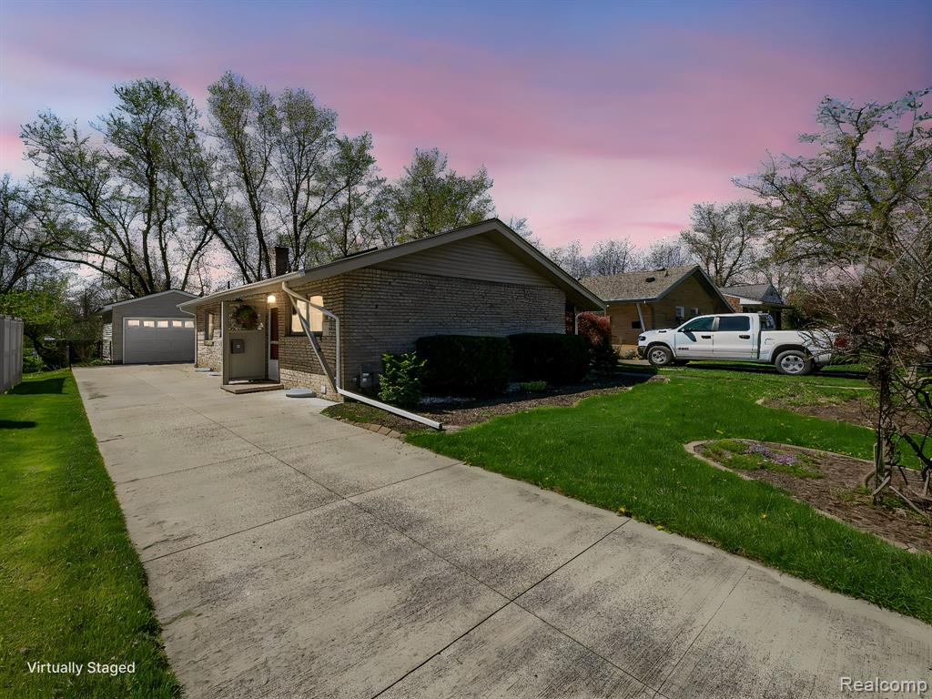 1335 Spencer Place