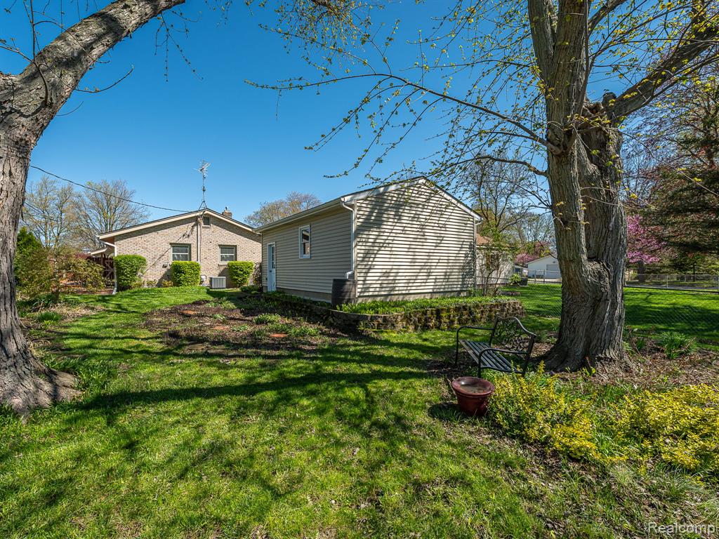 1335 Spencer Place