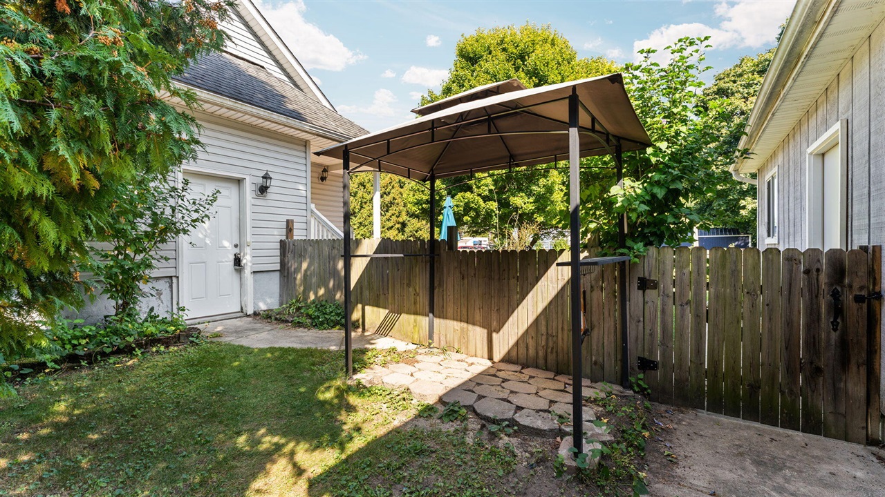 557 Saline Street