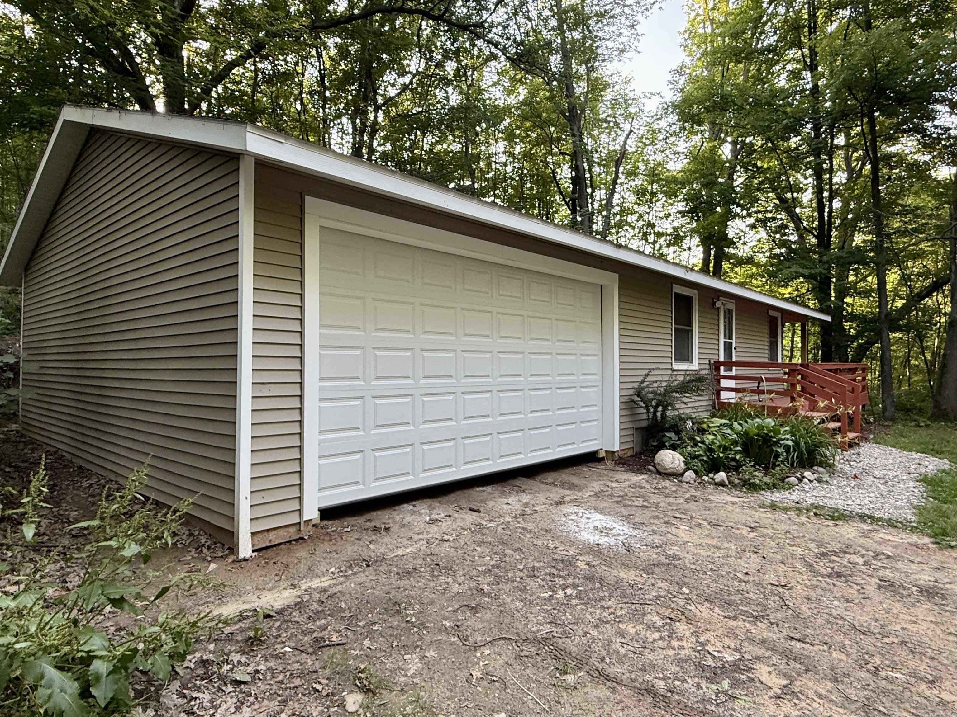 195 Forest Trail, LeRoy Unit: Lot: 81&82