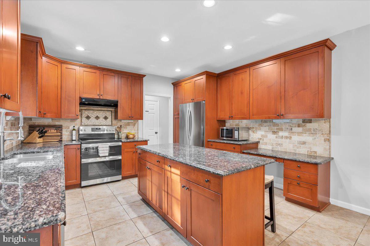 1 SWEET GUM CT
