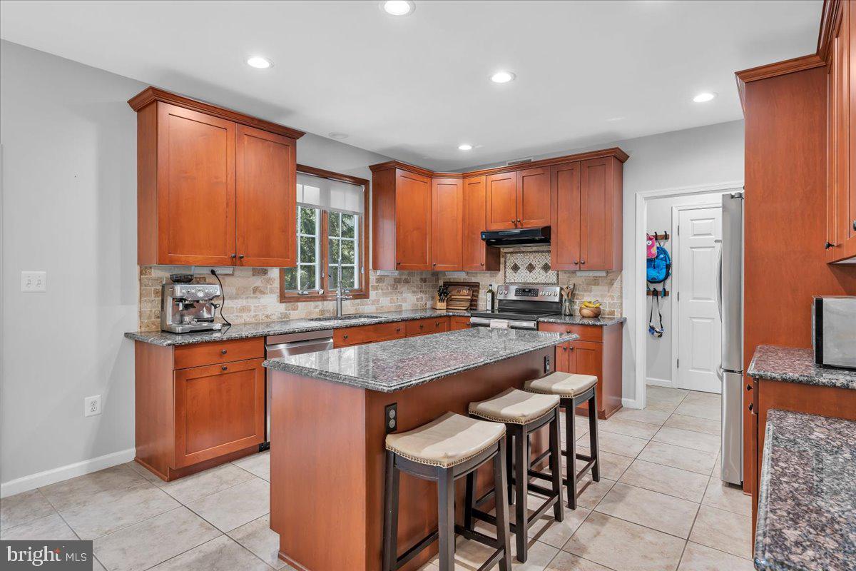 1 SWEET GUM CT