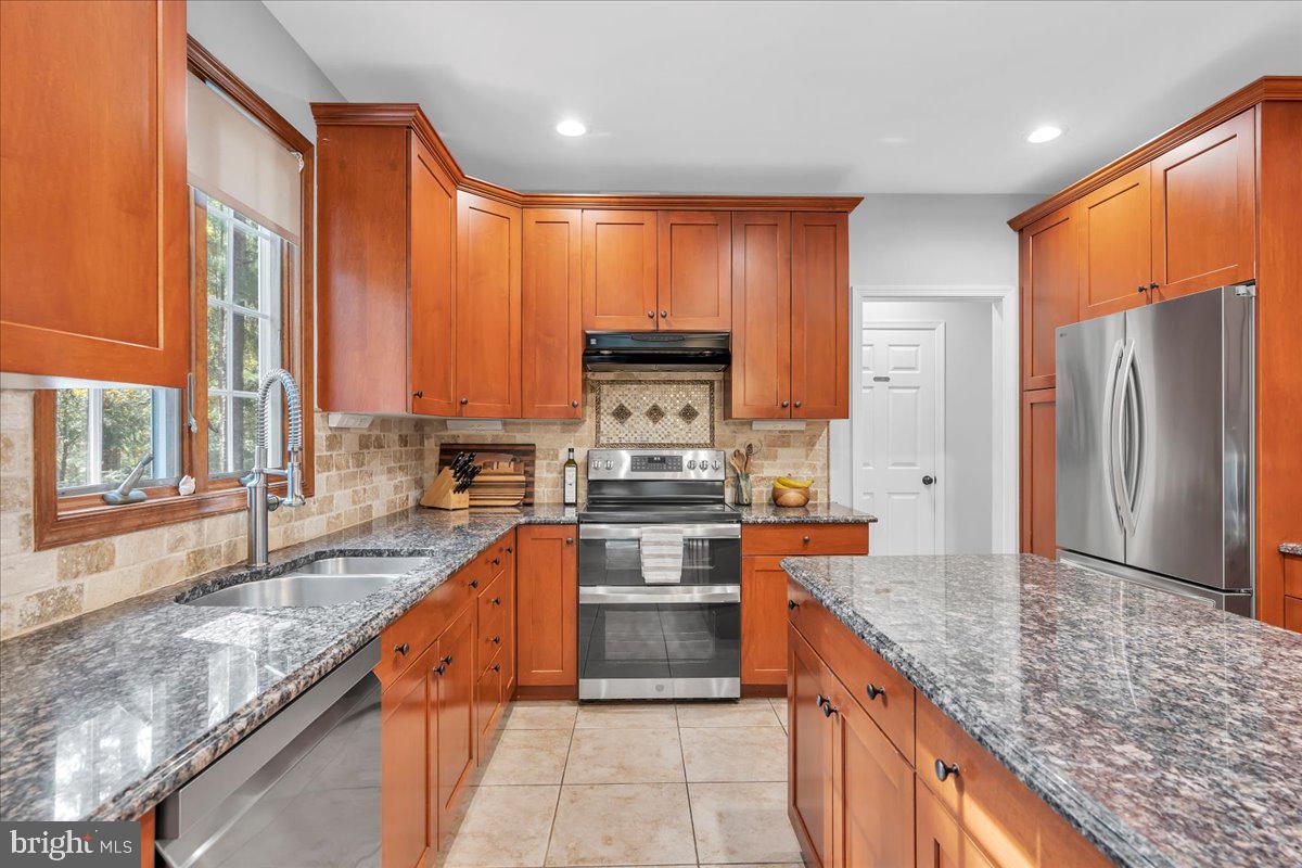 1 SWEET GUM CT