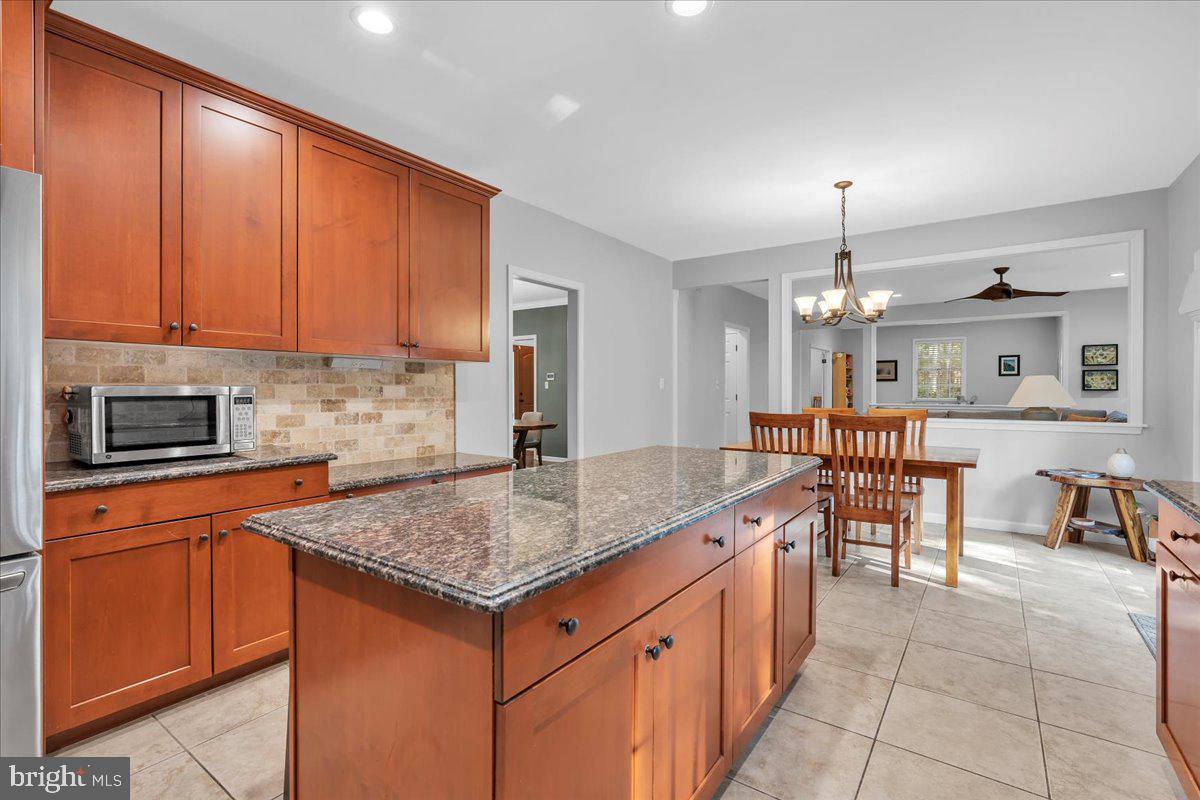 1 SWEET GUM CT