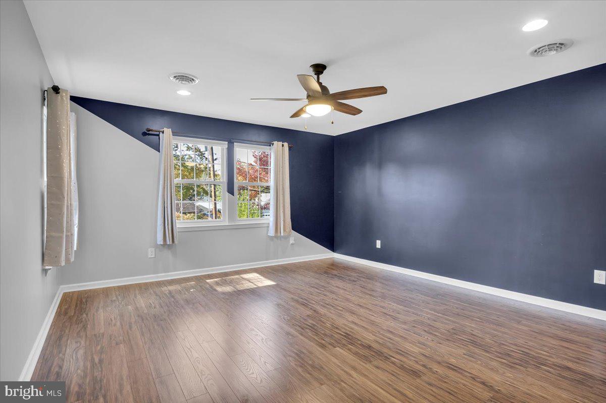 827 Longwood Dr