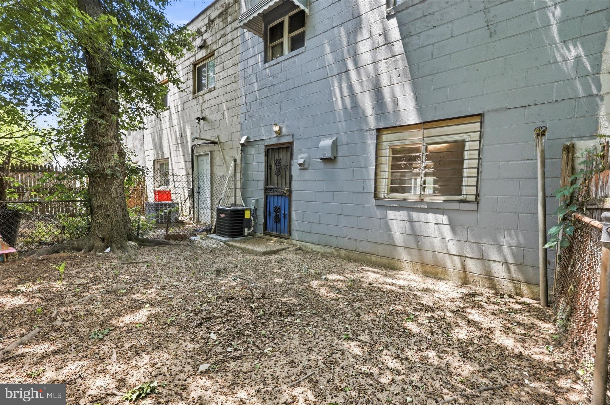 2424 ARNOLD STREET