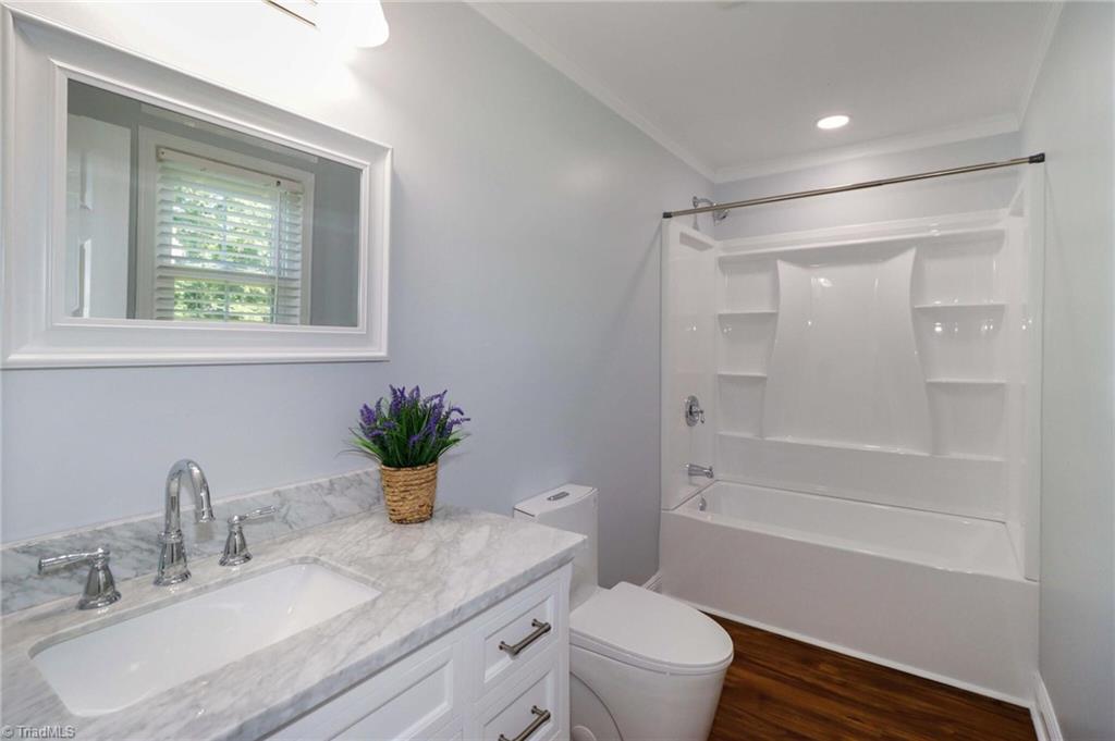 1270 Country Hill Drive