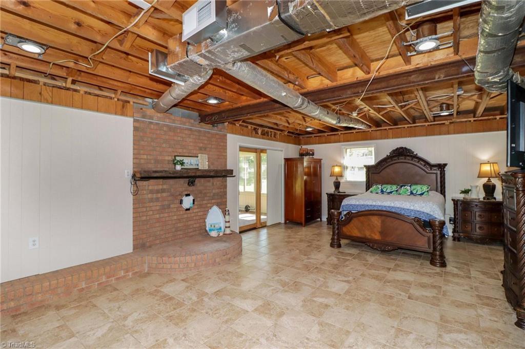 1270 Country Hill Drive