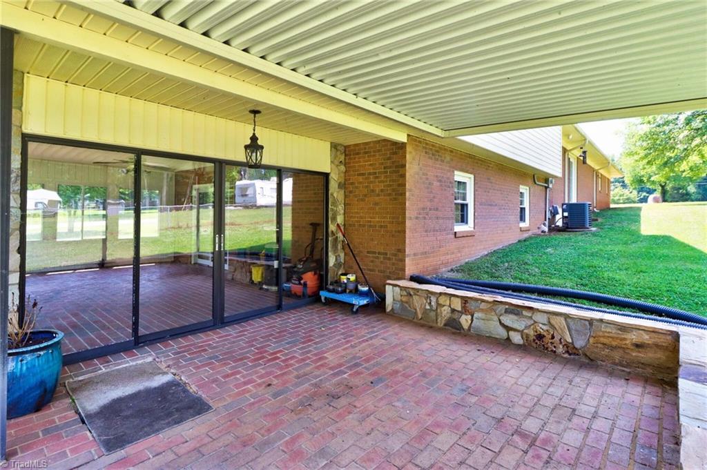 1270 Country Hill Drive