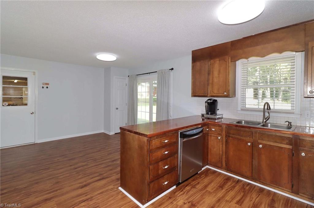 1270 Country Hill Drive