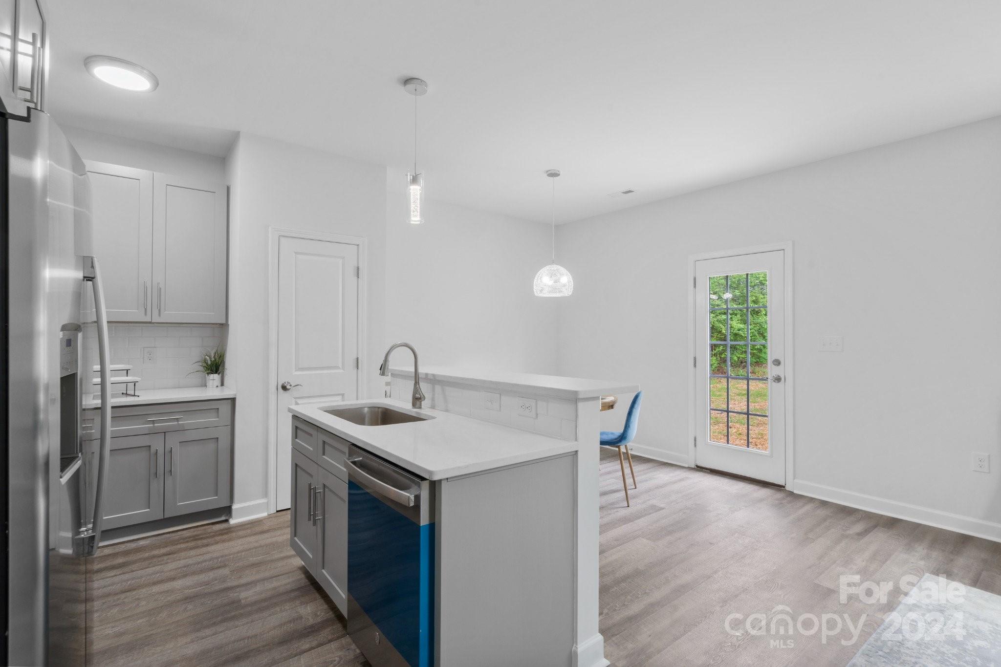 236 Glenn Street NW