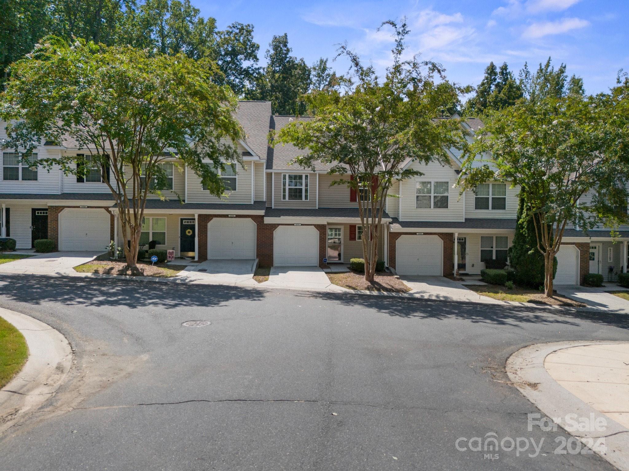 2692 Brackley Place NW