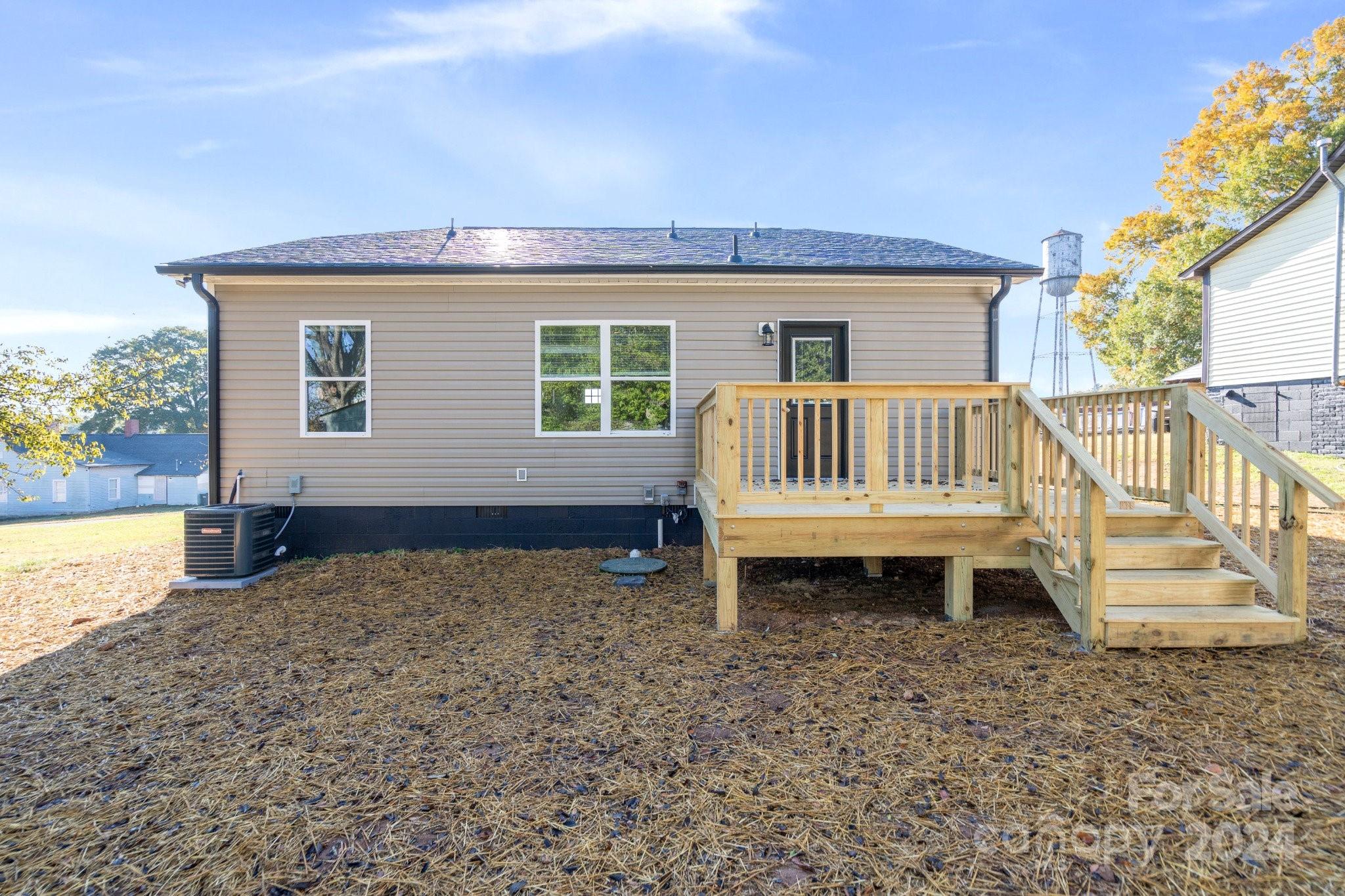 540 Flora Avenue NW