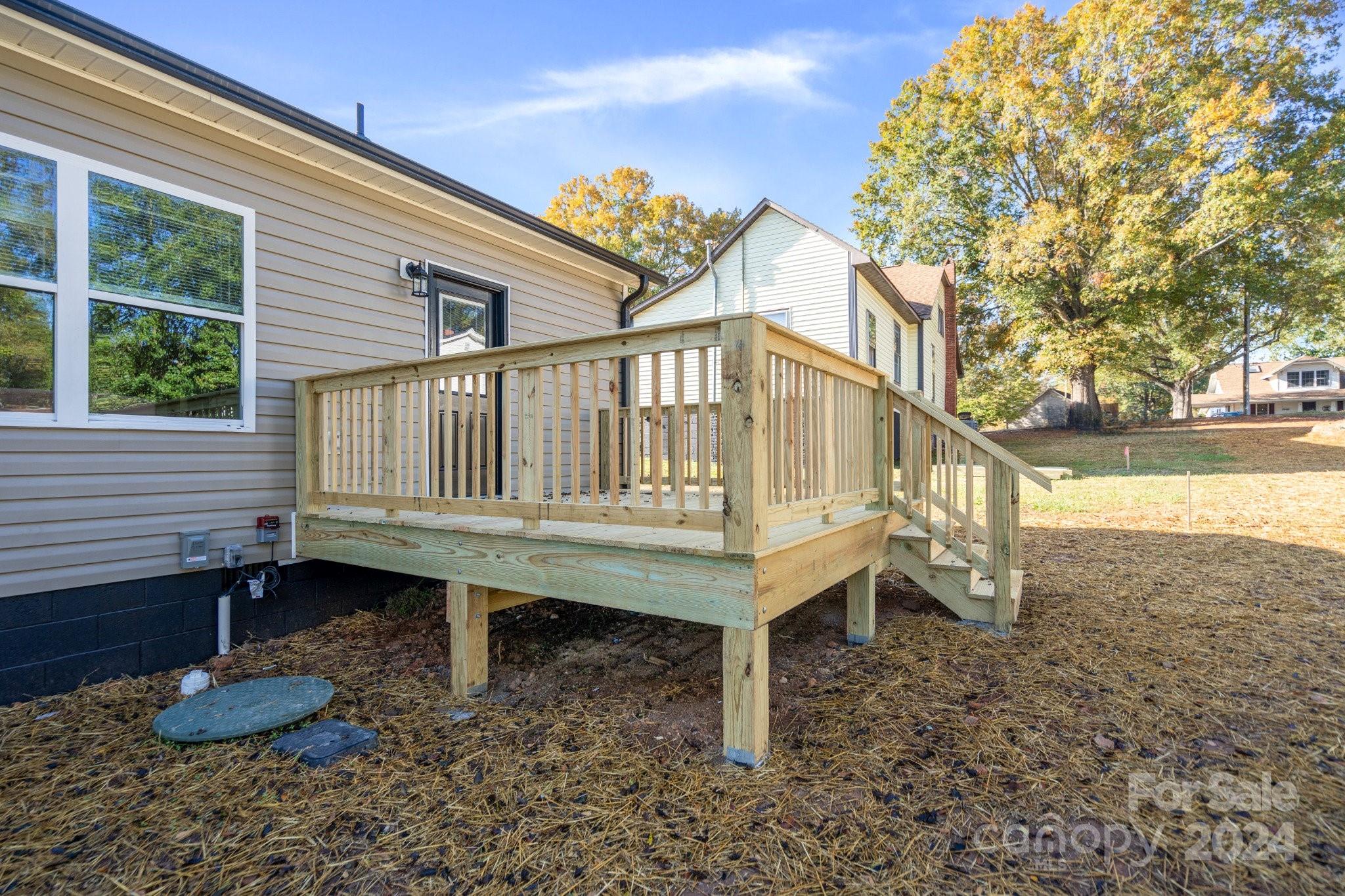 540 Flora Avenue NW