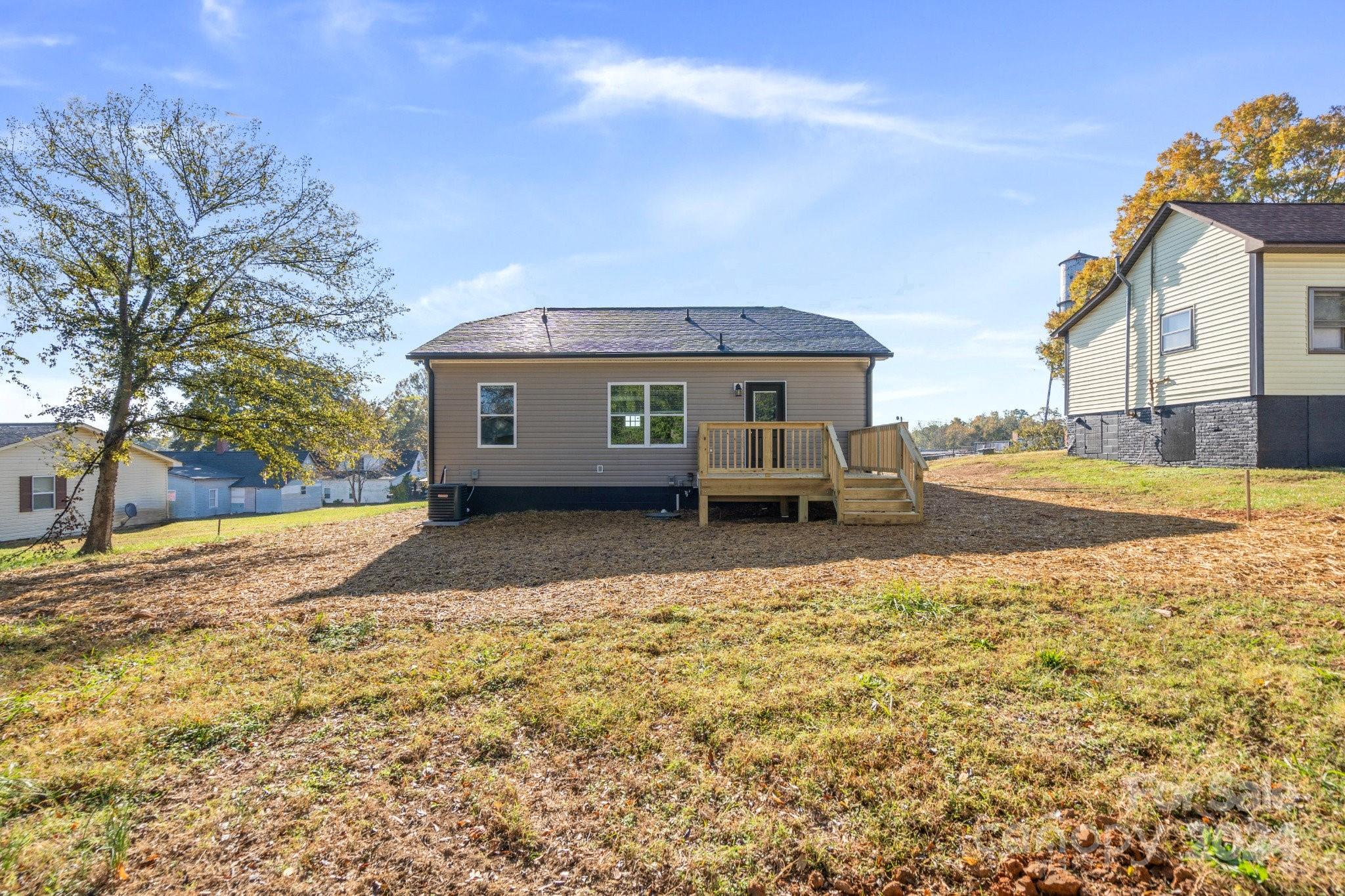 540 Flora Avenue NW