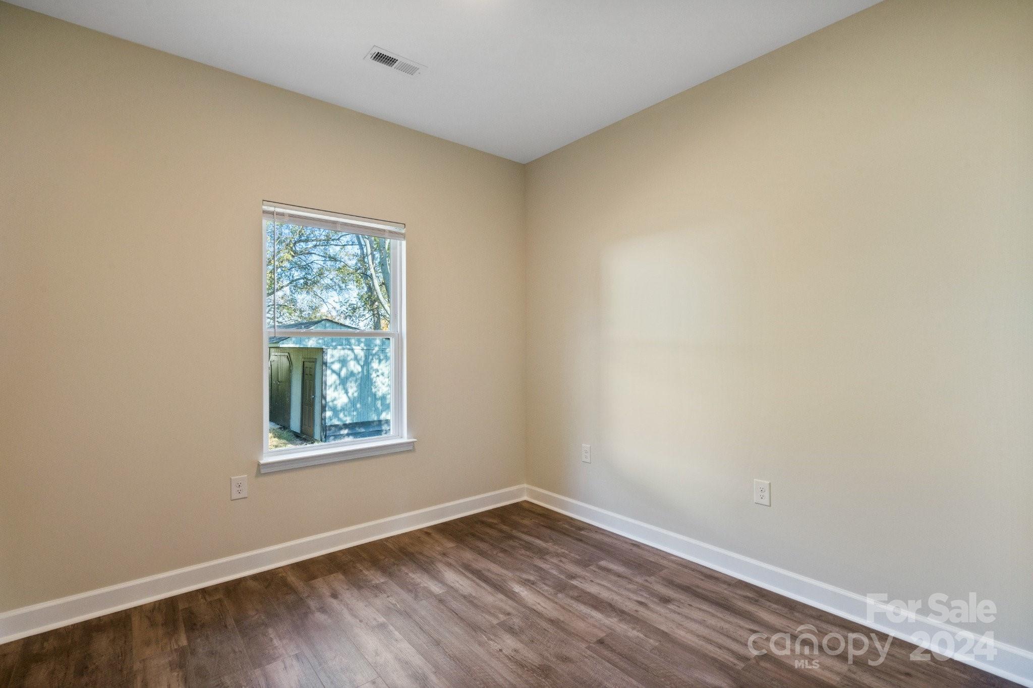 540 Flora Avenue NW