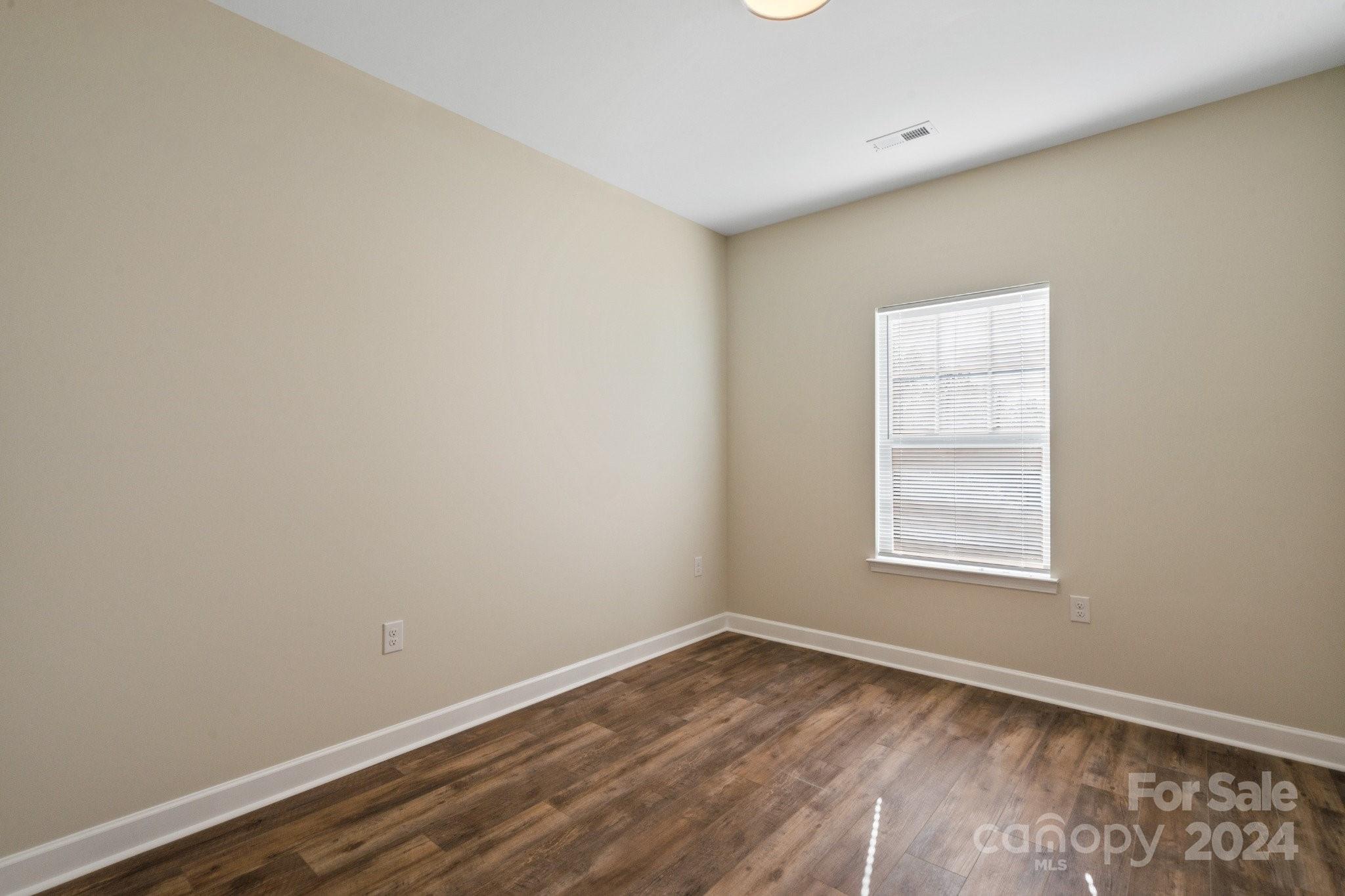 540 Flora Avenue NW