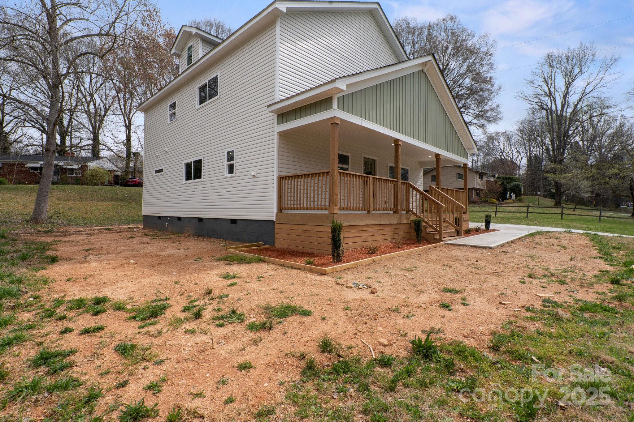 902 N Mountain Street