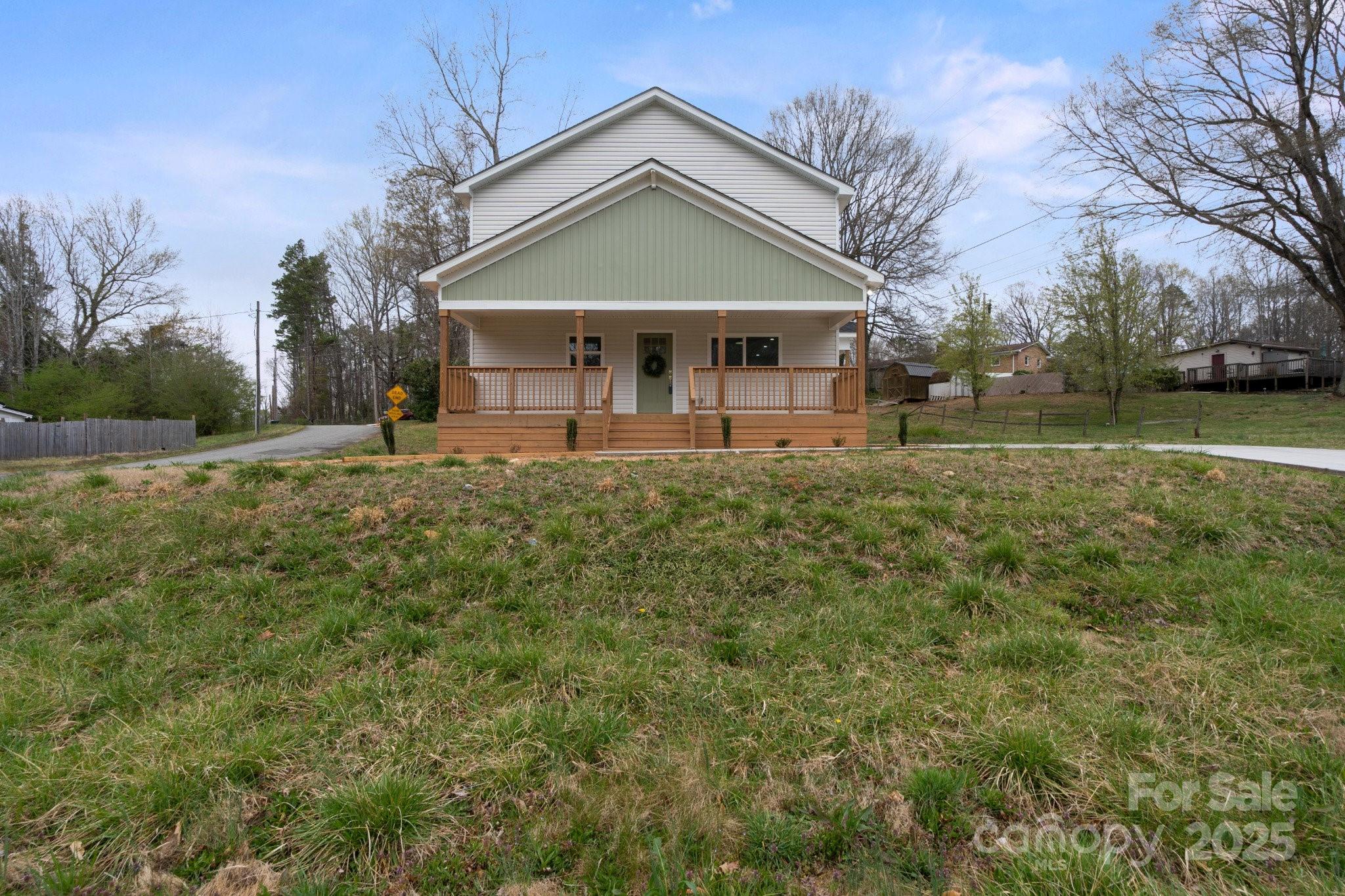 902 N Mountain Street