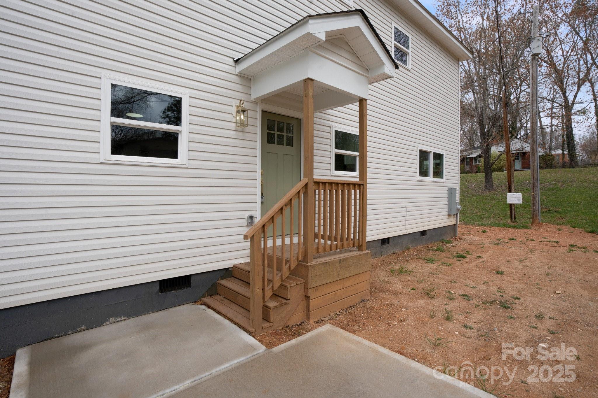 902 N Mountain Street