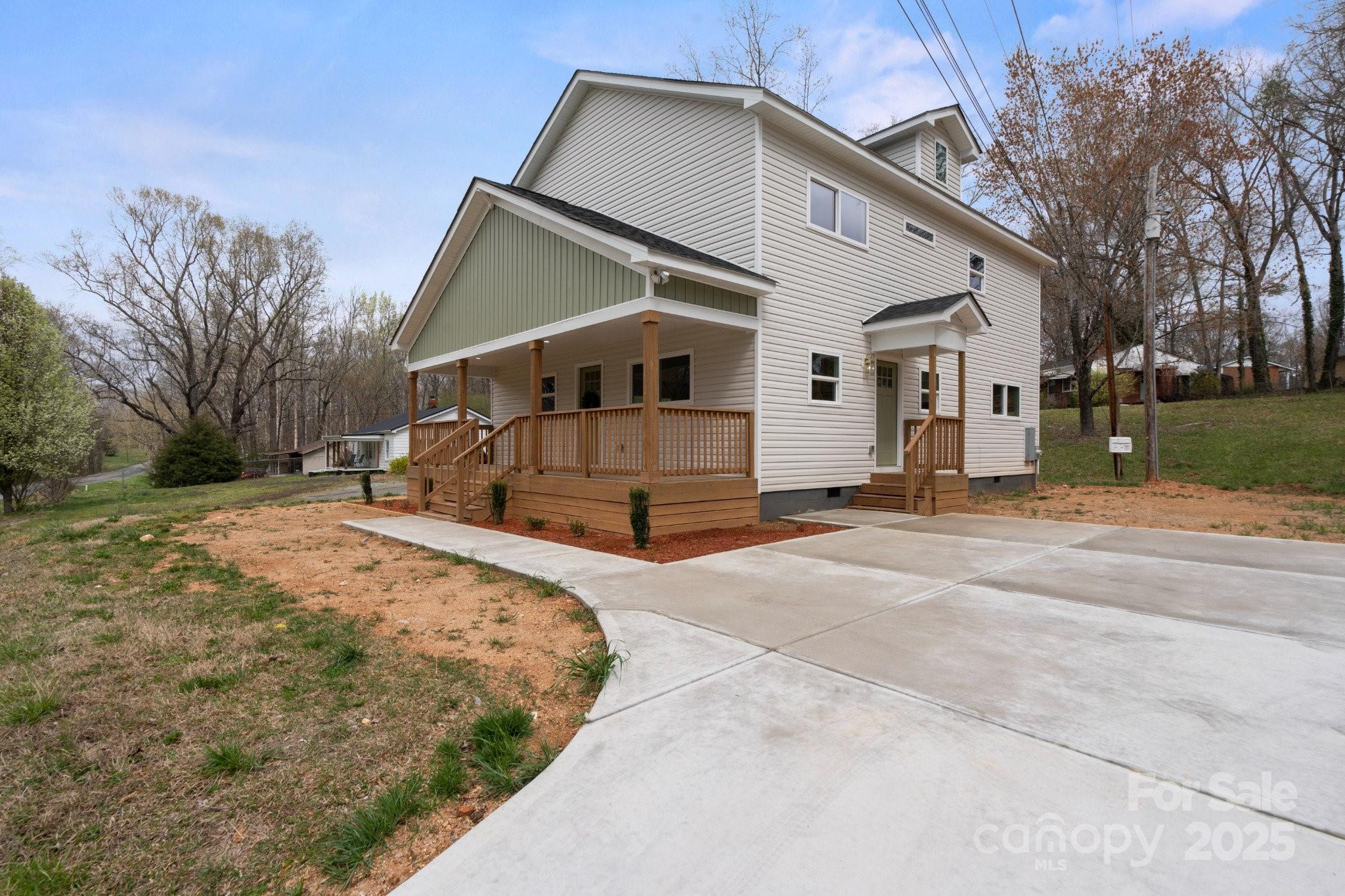 902 N Mountain Street