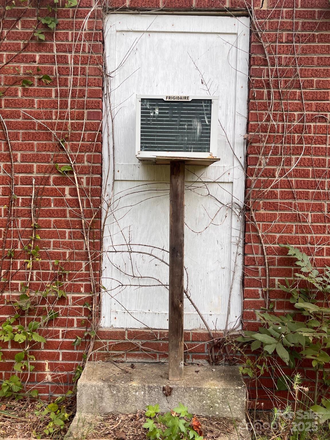 2122 US Highway 52 Highway N