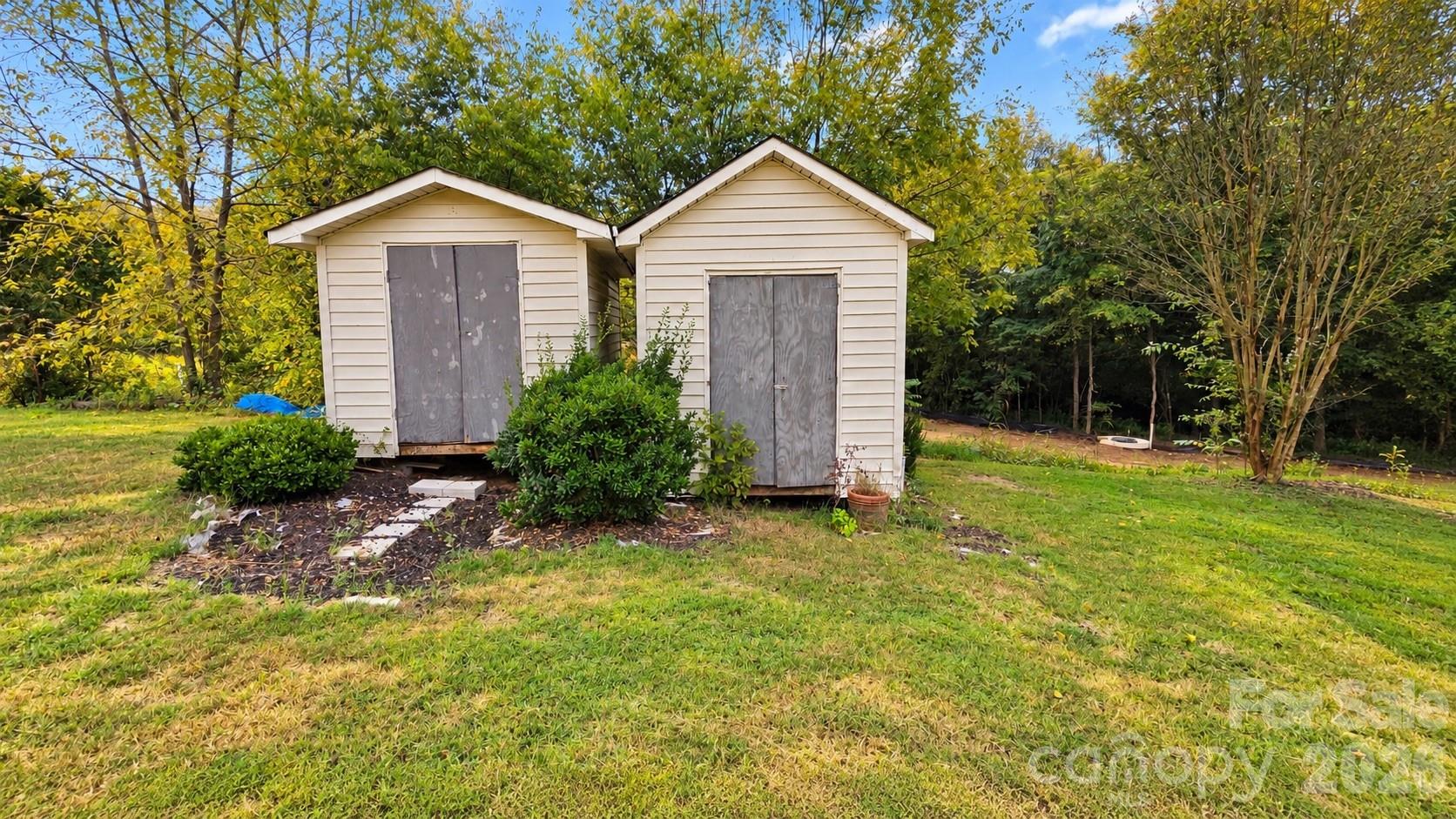 3481 Roberta Road