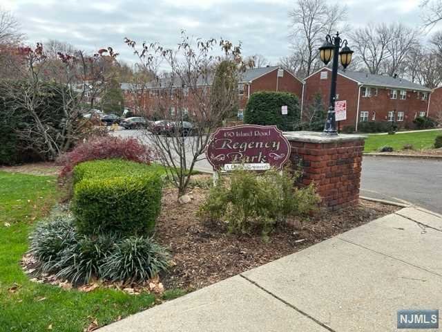 106 Regency Park