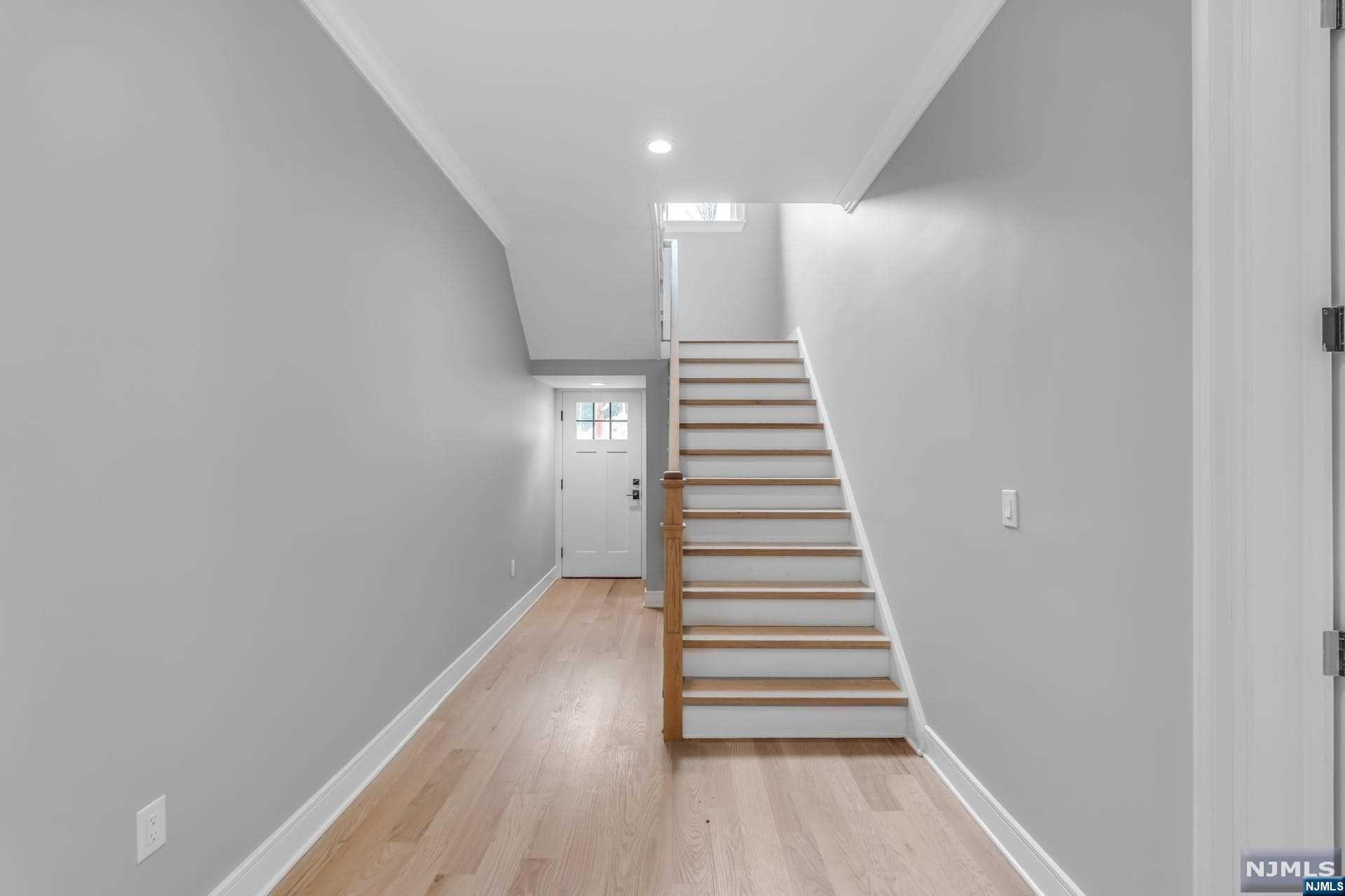 1 Sandstone Court