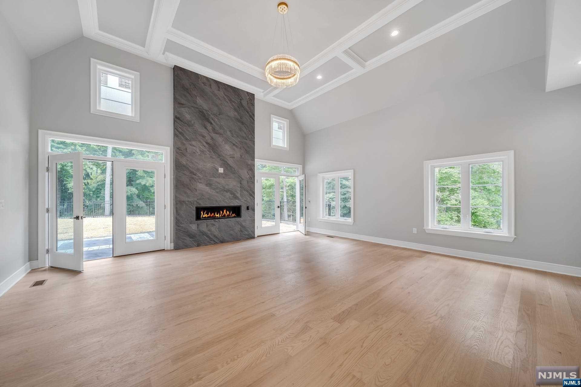 1 Sandstone Court