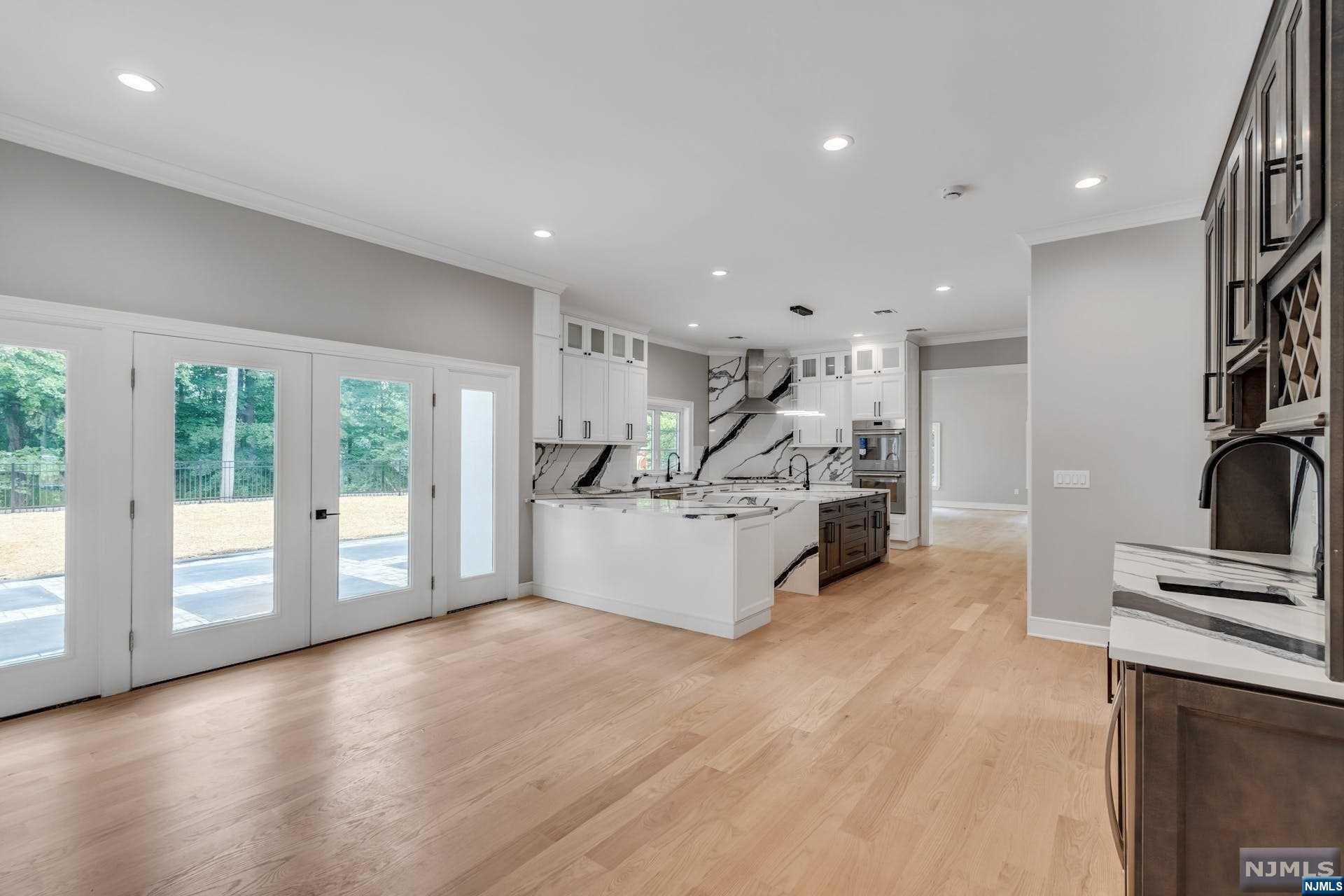 1 Sandstone Court