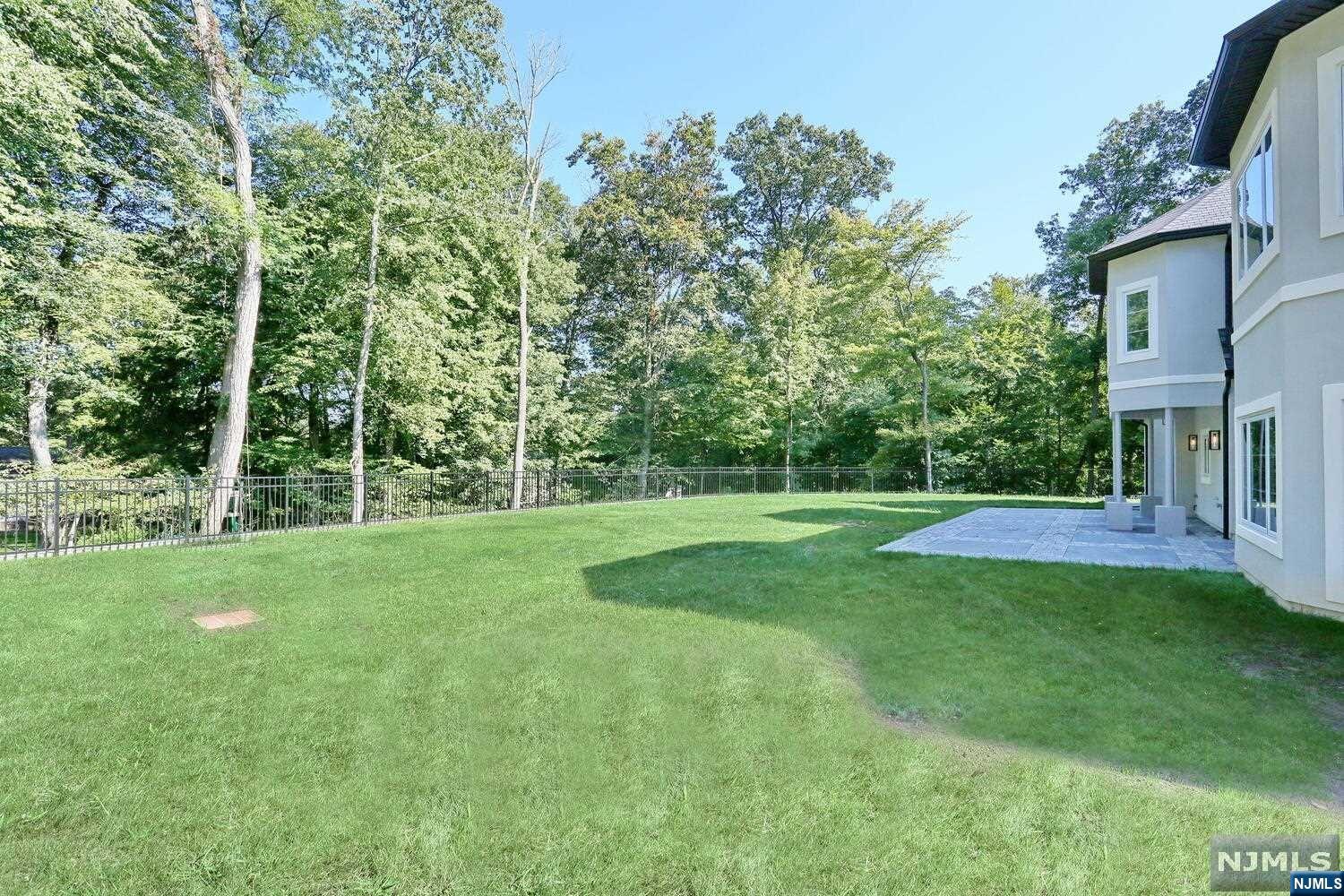 1 Sandstone Court