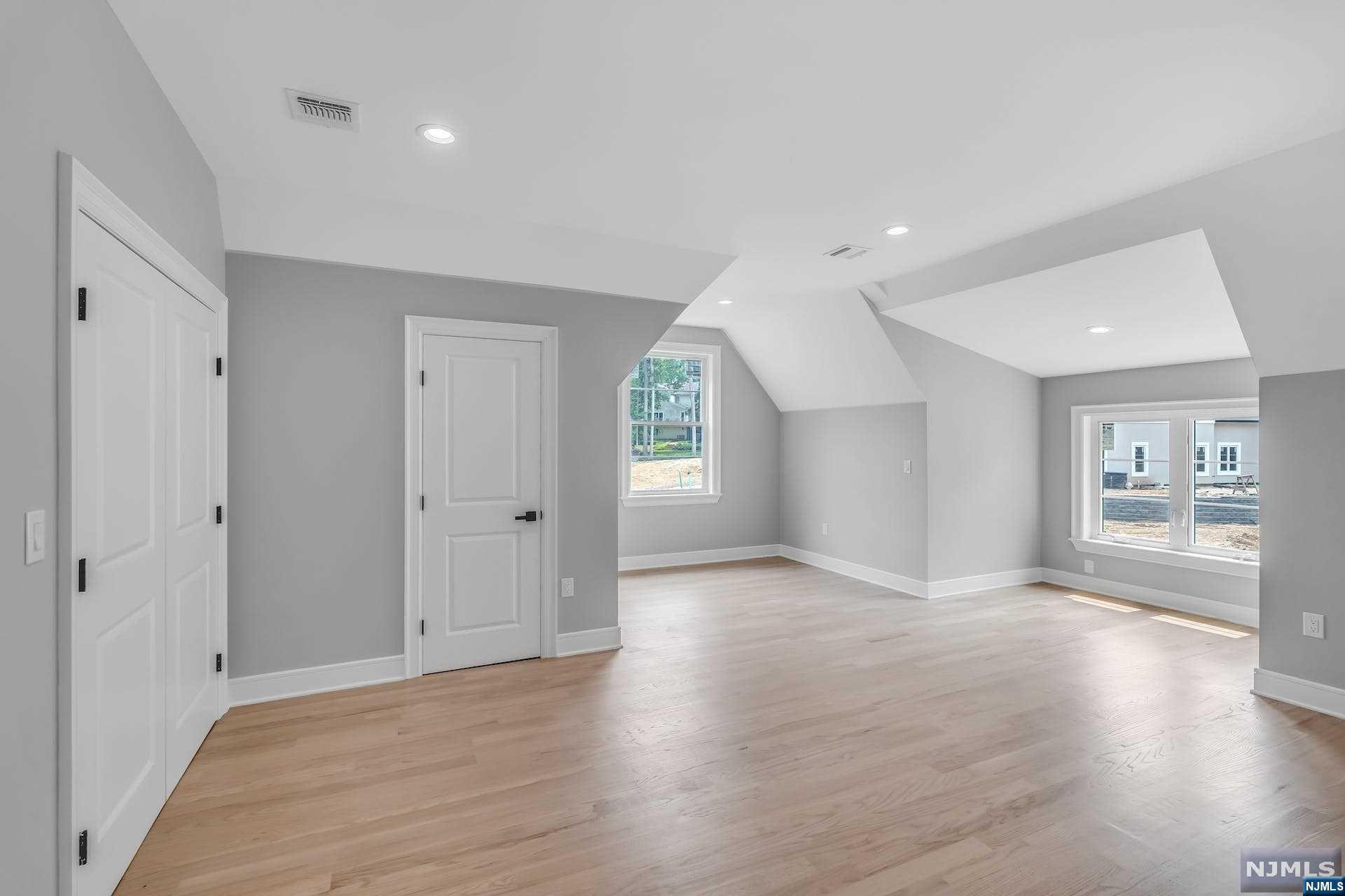 1 Sandstone Court