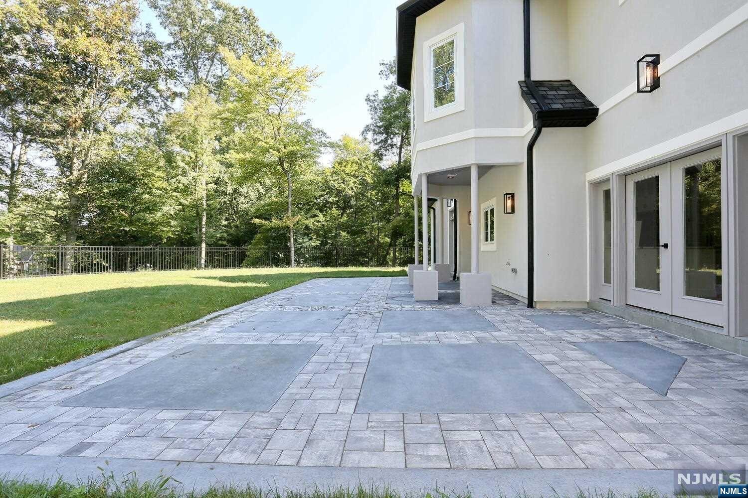 1 Sandstone Court