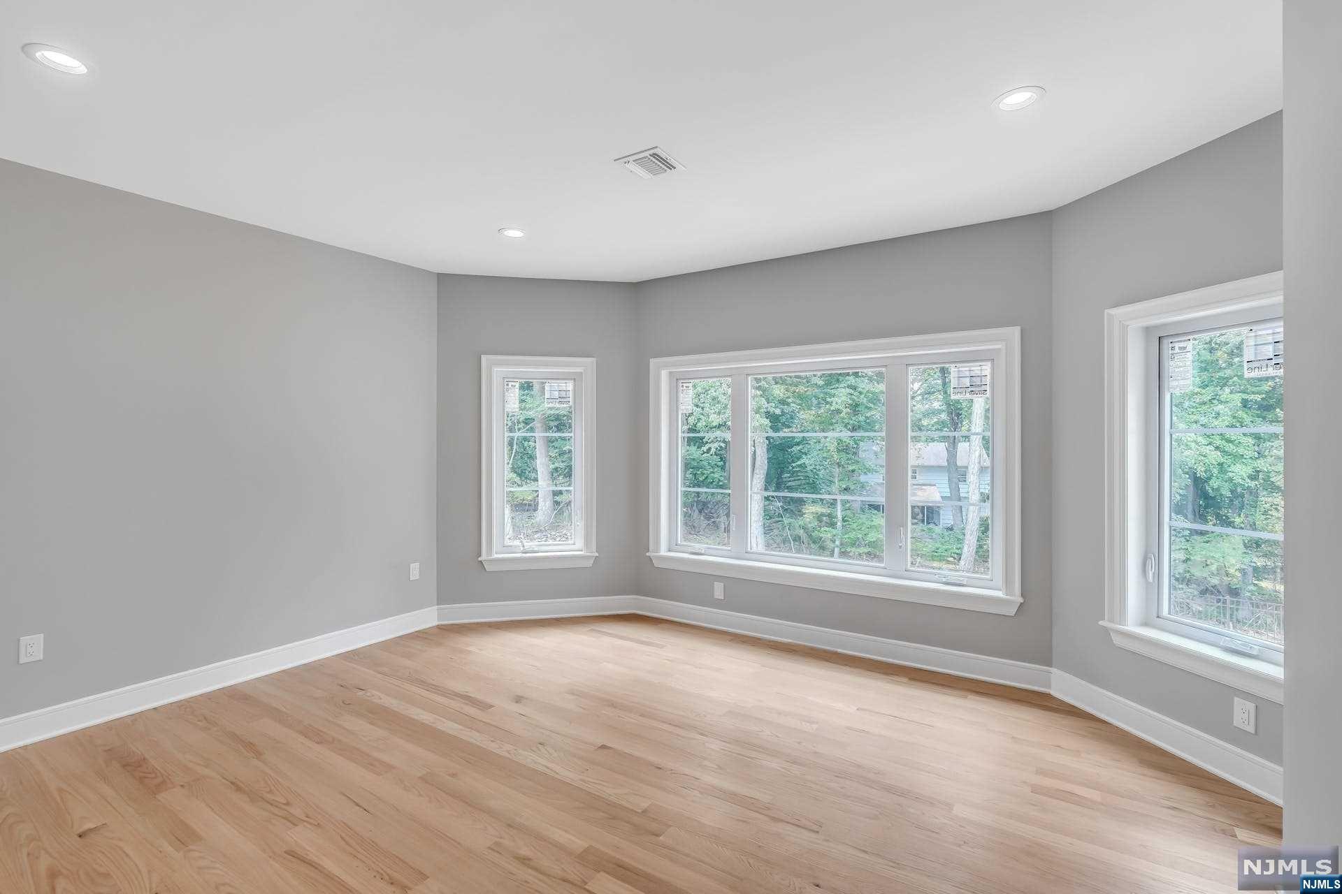 1 Sandstone Court