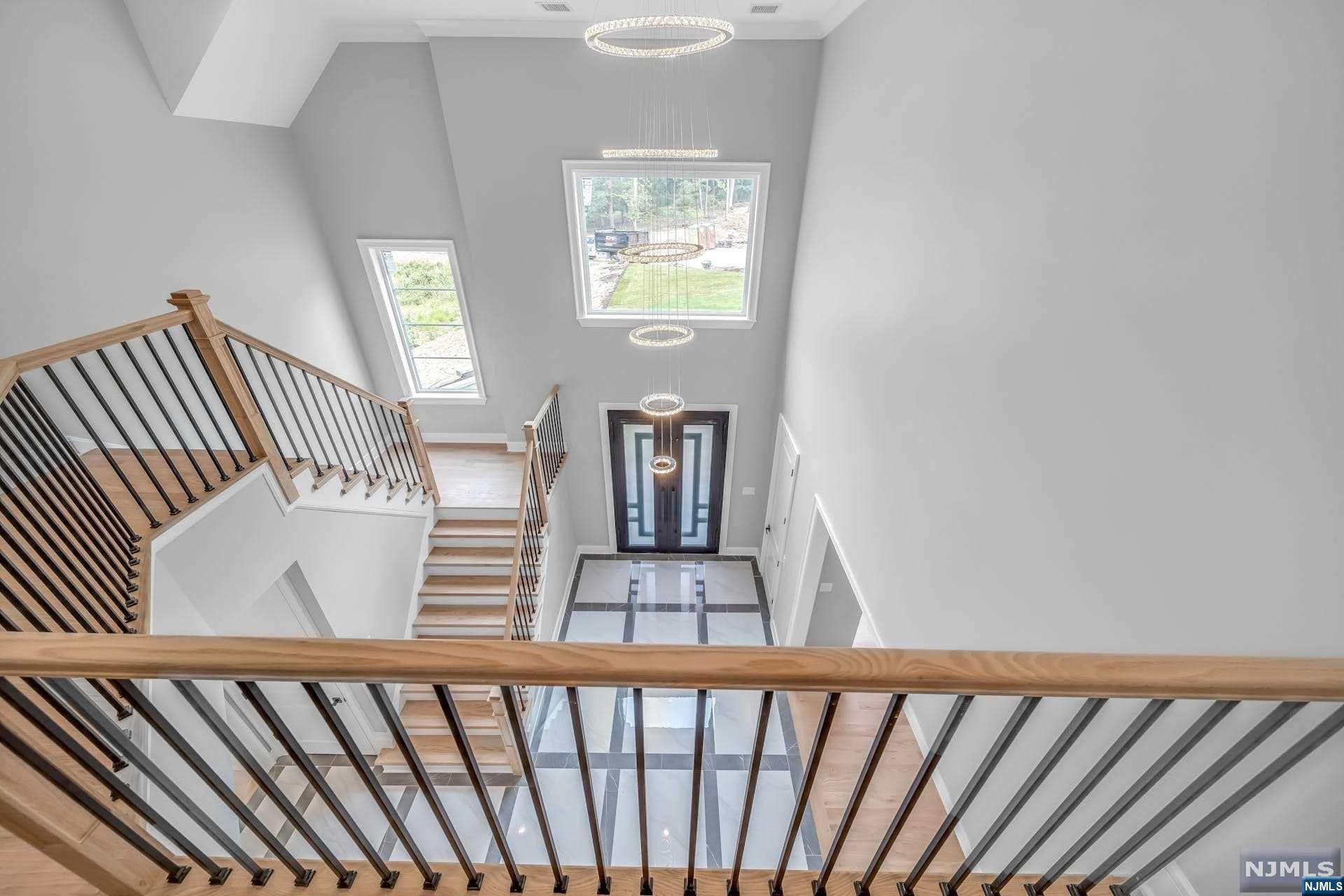 1 Sandstone Court