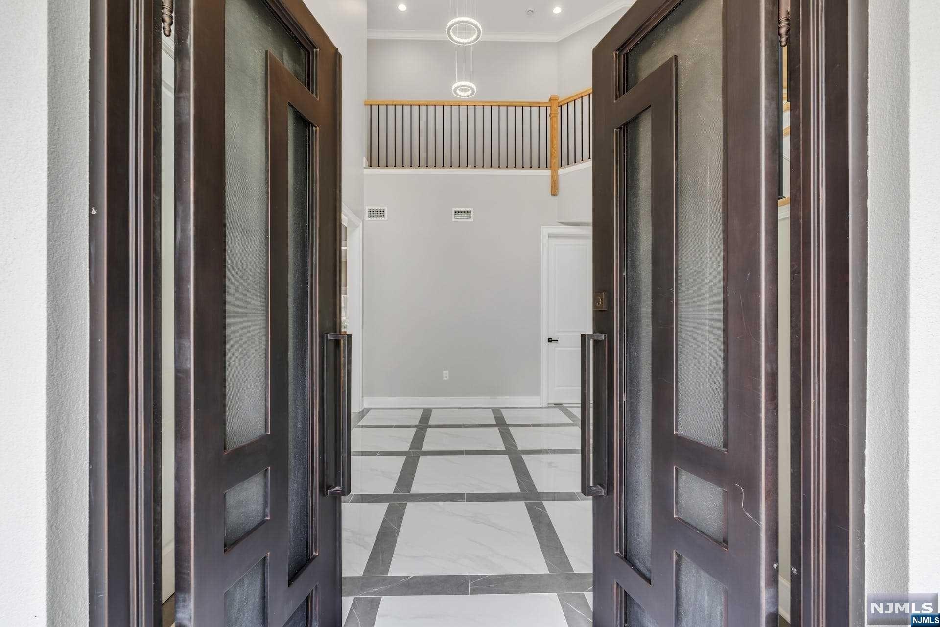 1 Sandstone Court