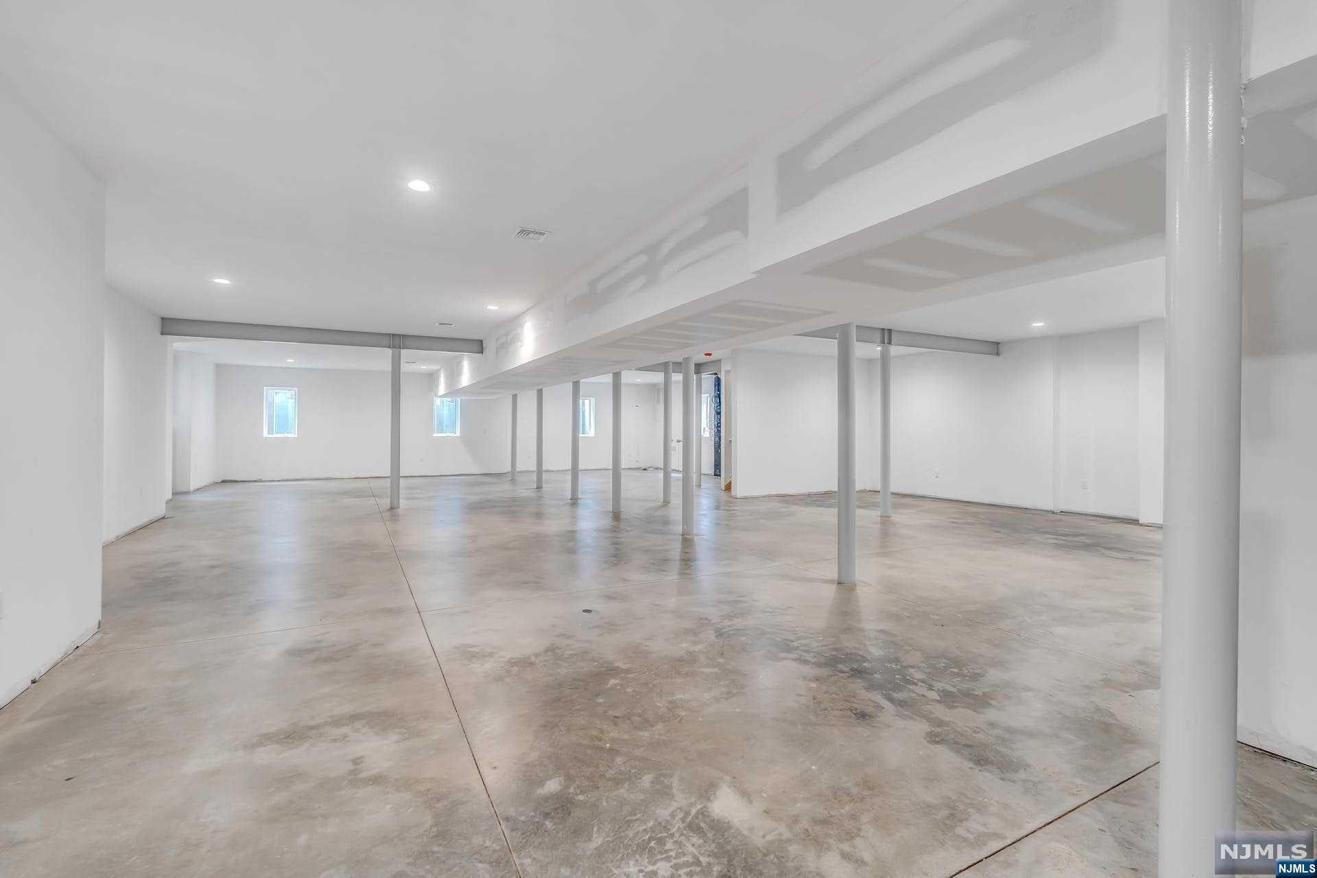 1 Sandstone Court