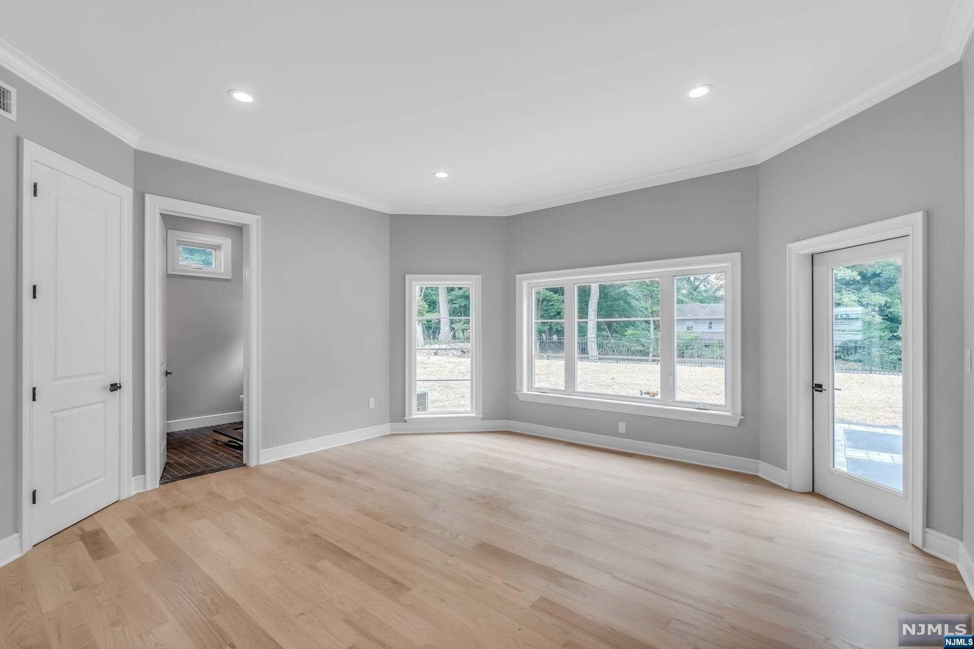 1 Sandstone Court